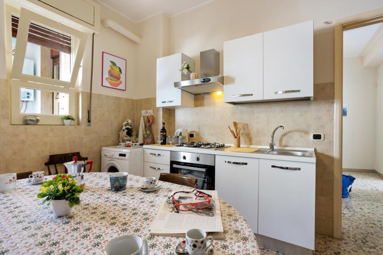Tra Il Centro E Il Mare Apartment Con Terrazzo Aci Castello Eksteriør billede